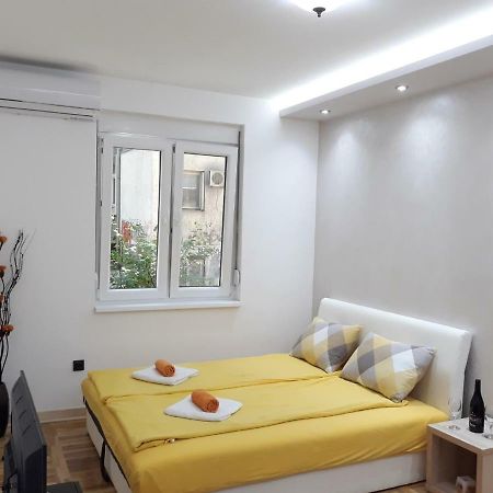 Sweet Yellow Apartment Belgrade Luaran gambar