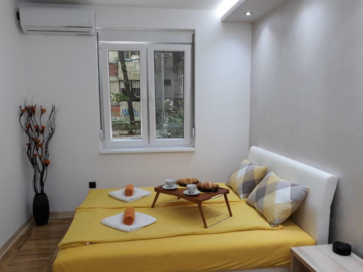 Sweet Yellow Apartment Belgrade Luaran gambar