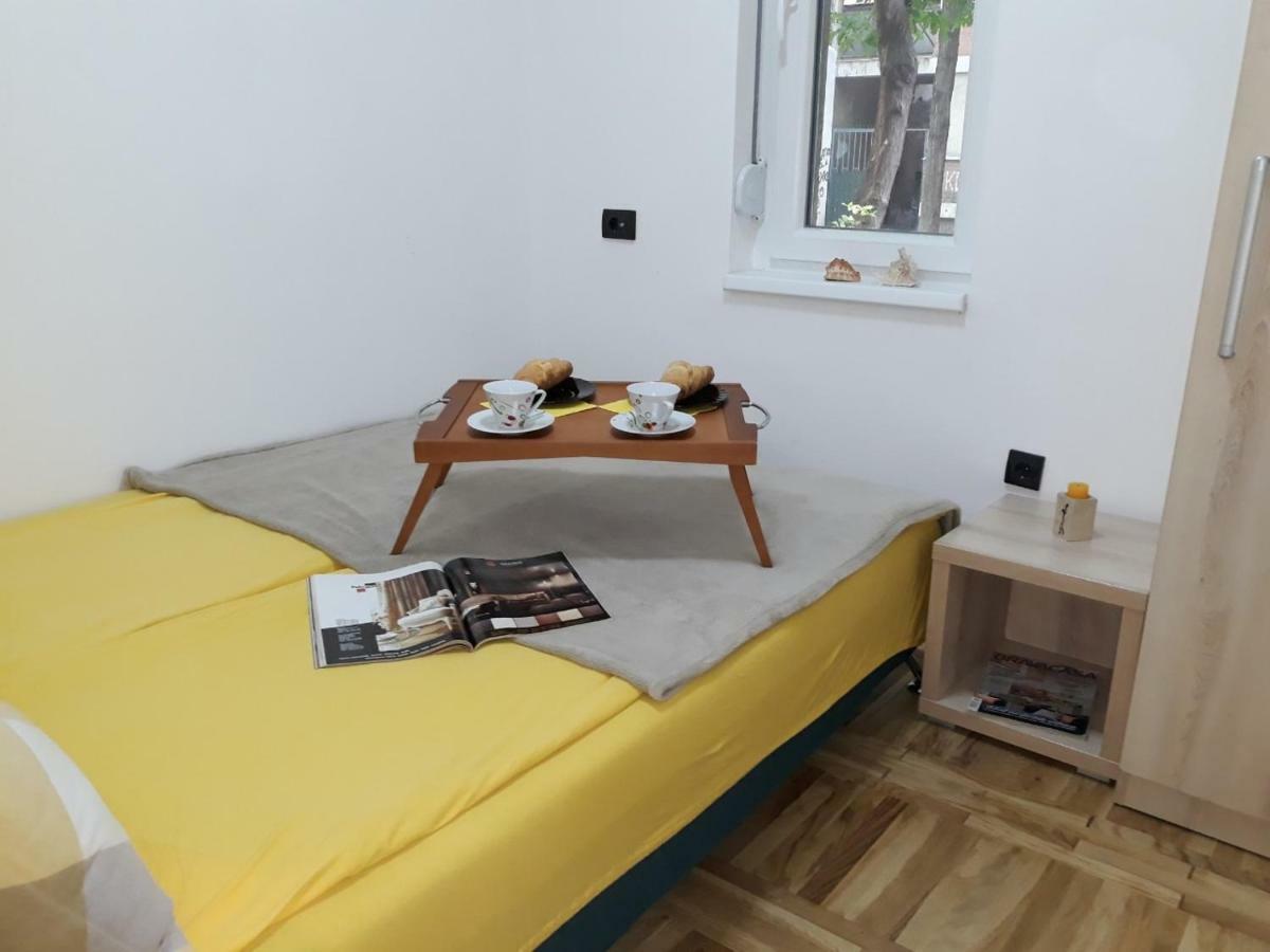 Sweet Yellow Apartment Belgrade Luaran gambar