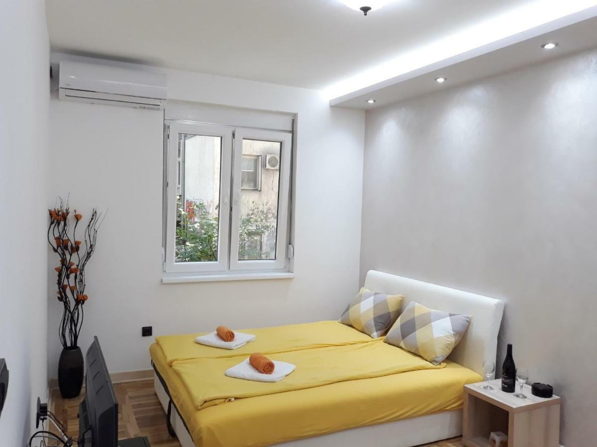 Sweet Yellow Apartment Belgrade Luaran gambar
