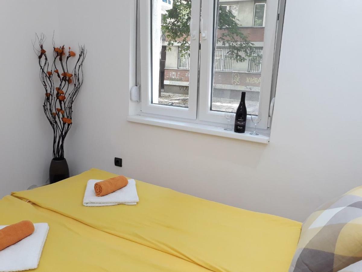 Sweet Yellow Apartment Belgrade Luaran gambar